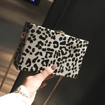 

2020 New Korean Version of the Wild Messenger Bag Ins the Same Paragraph Hand Ladle Shoulder Small Square Bag