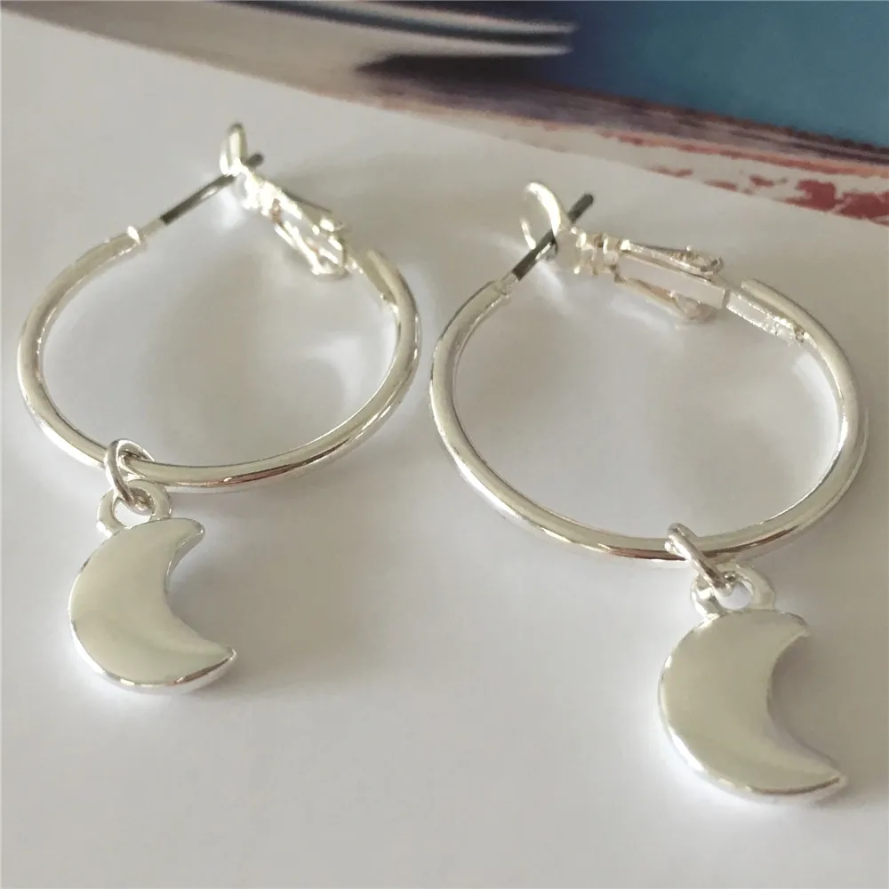 

2019 F/W new arrival gold or silver color plating moon crescent charm hoop earrings for women lovely cute daily wearing