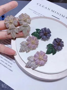 

2020 new micro set tricolor Earl Flower Leaf Earrings elegant fashion ol personalized Earrings