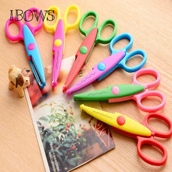 

IBOWS 1 Pc Handmade Children DIY 6 Patterns Album Lace Scissors Card Photo Pattern Scissors Cartoons Lace Scissors