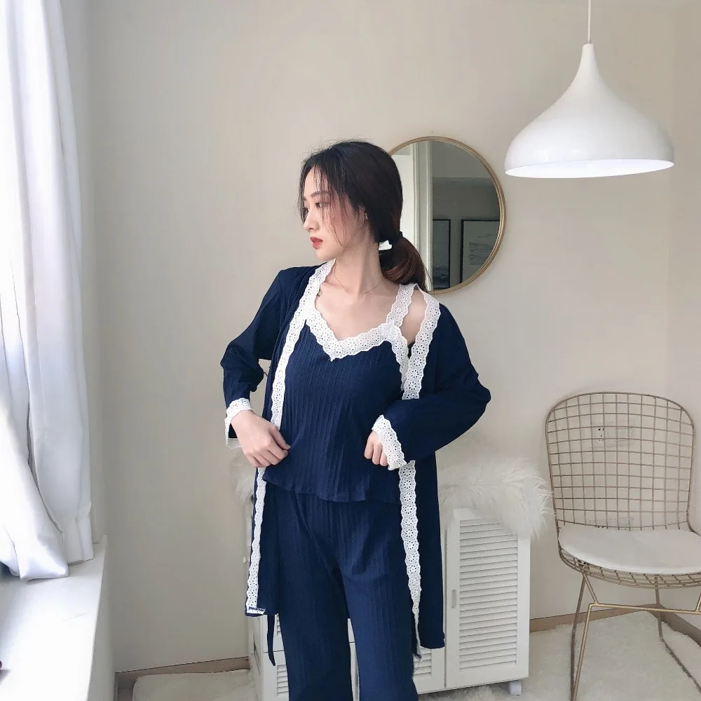 9496527468_2043651032