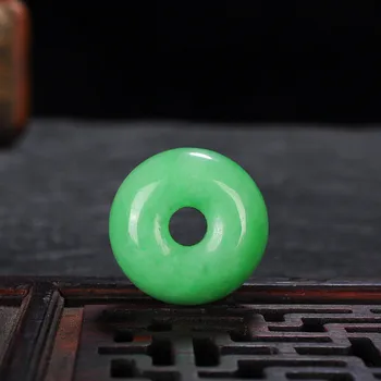 

Emerald flat buckle greenTransfer beads men and women pendant