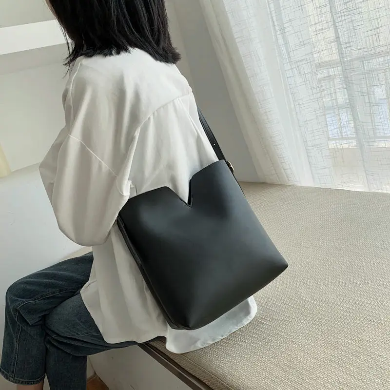

On the new texture large-capacity bag female 2020 new Korean wild Joker casual shoulder diagonal large bag