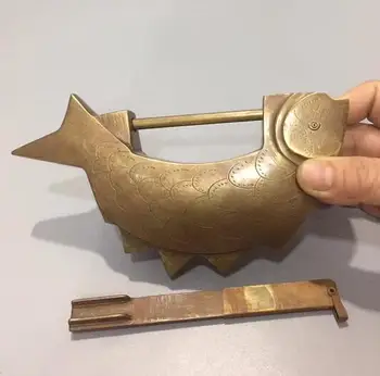 

Chinese Bronze Carved Goldfish Carp Lock And Key Copper Fish Animal Statue Luck Decoration