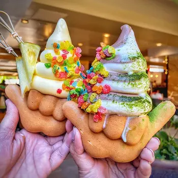 

Shaka-Boom taiyaki ice cream waffle cone maker /taiyaki open mouth making machine