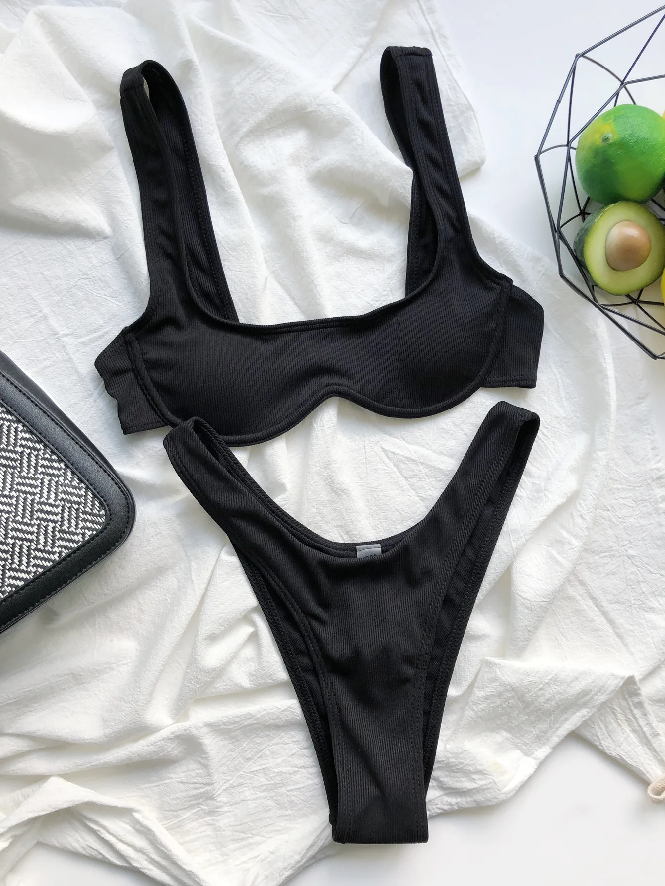 Рисунок 6 - Сексуальные треугольные женские