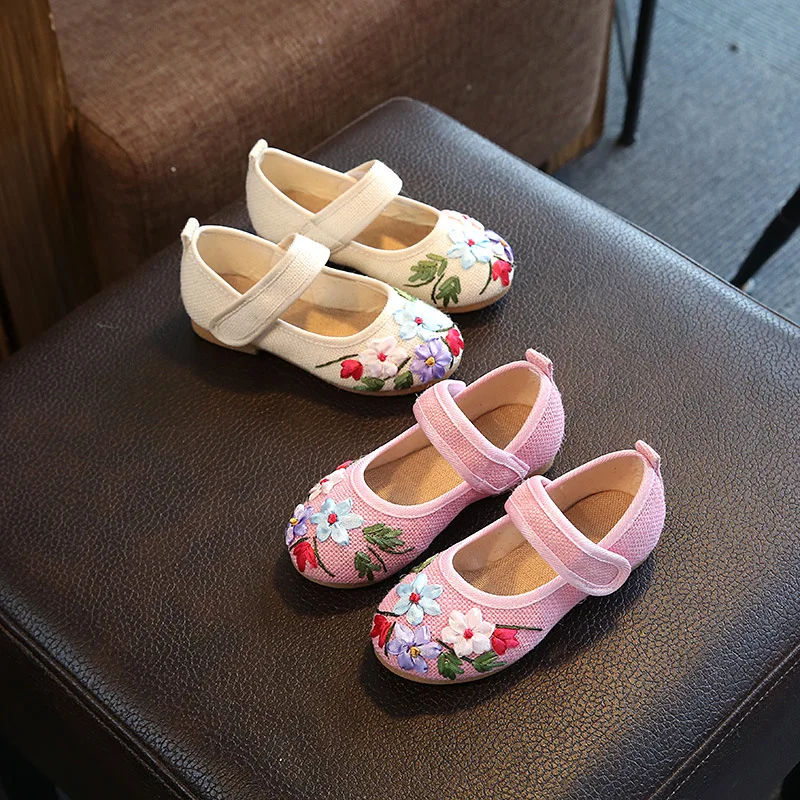 

Old Beijing cloth shoes Hanfu shoes national wind performance shoes embroidered shoes girls princess shoes children dance shoes