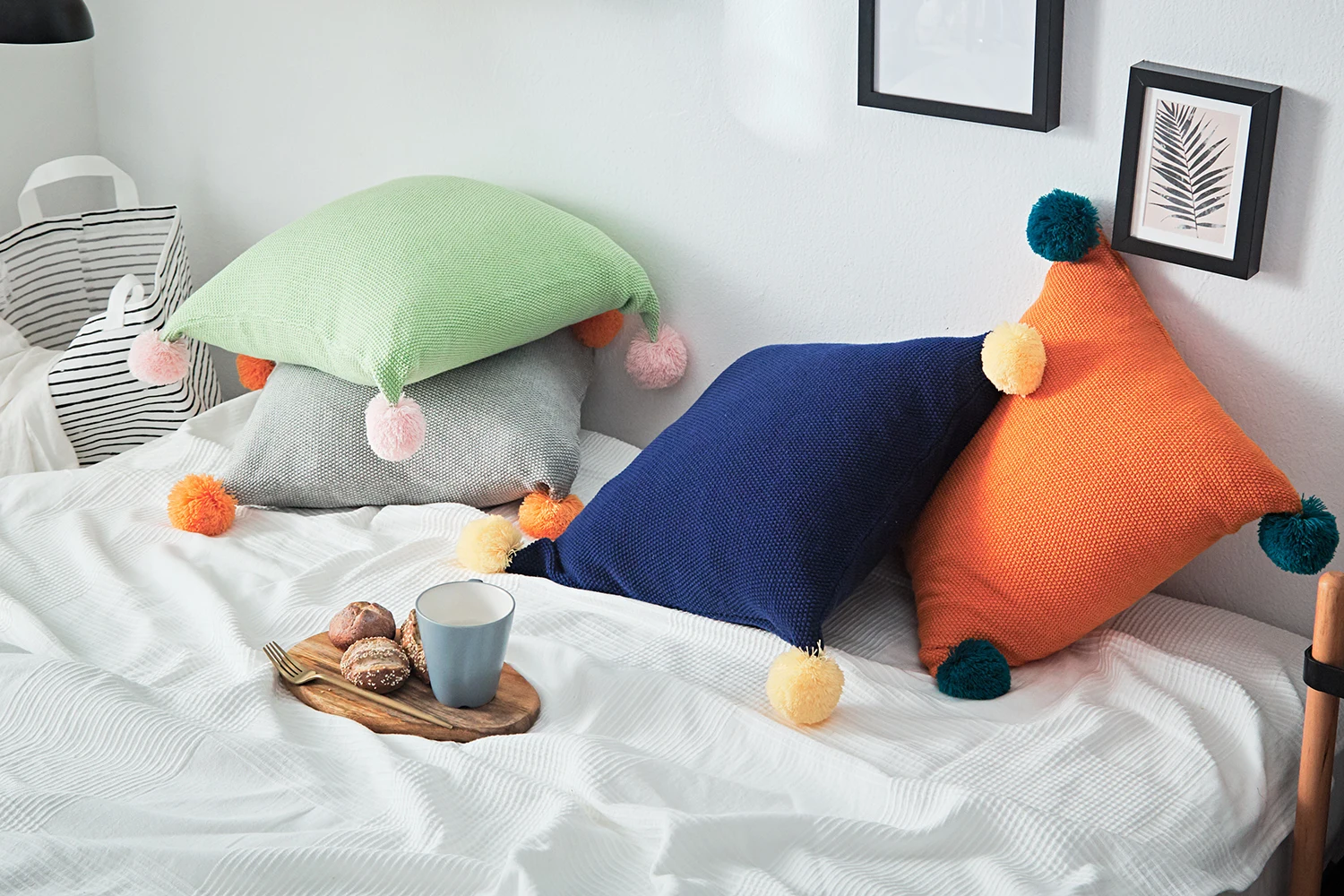 

2022 Youth Lively Pompom Pillow Case Cozy Soft Chunky Knitted Decorative Pillow Cover Cute Contrast Color Cushion Cover 45*45