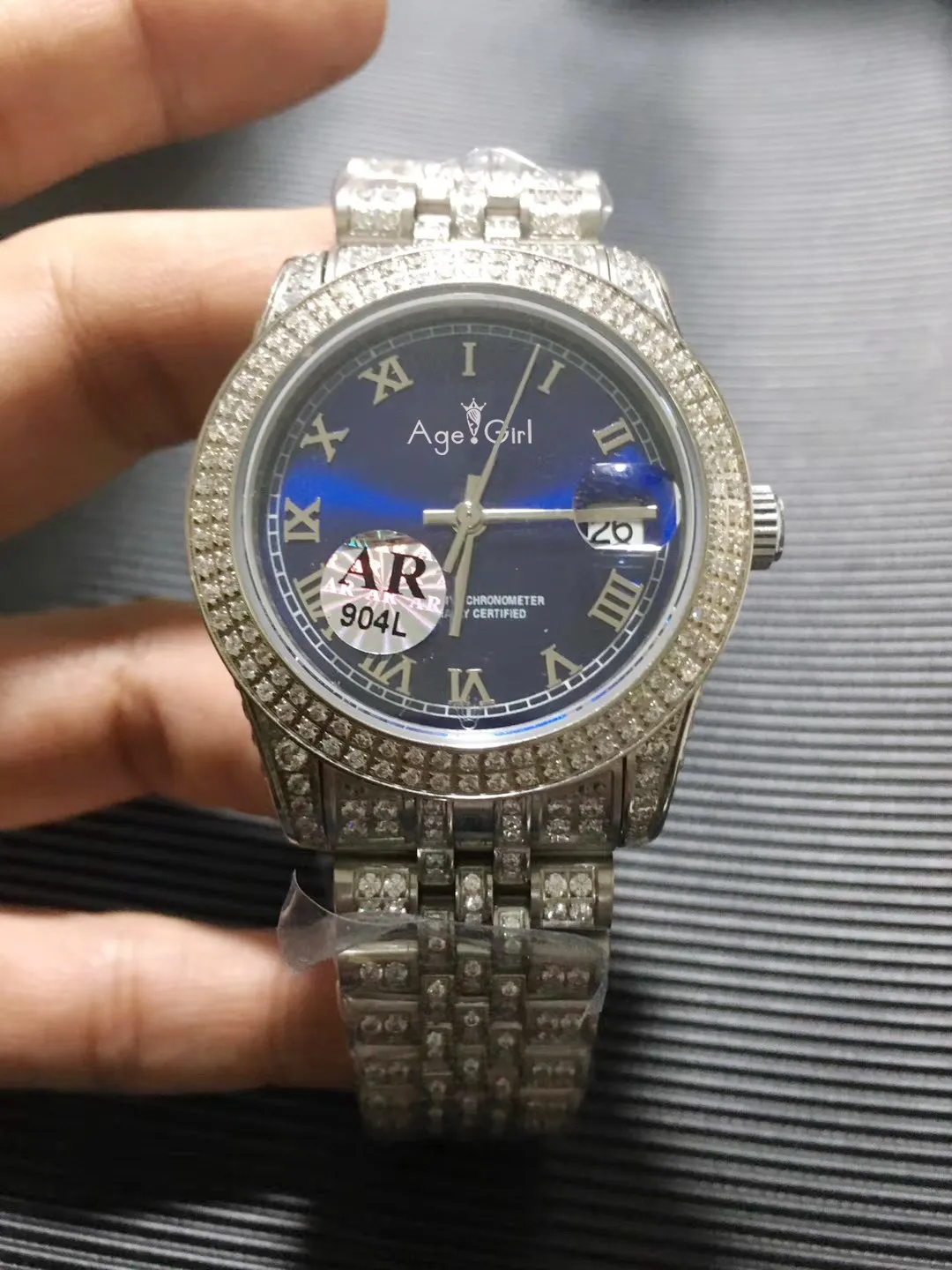 

Famous Brand New Men Daydate Silver Iced Diamonds Bezel Rome Blue Dial Automatic Mechanical 904L Stainless Steel Sapphire Watch