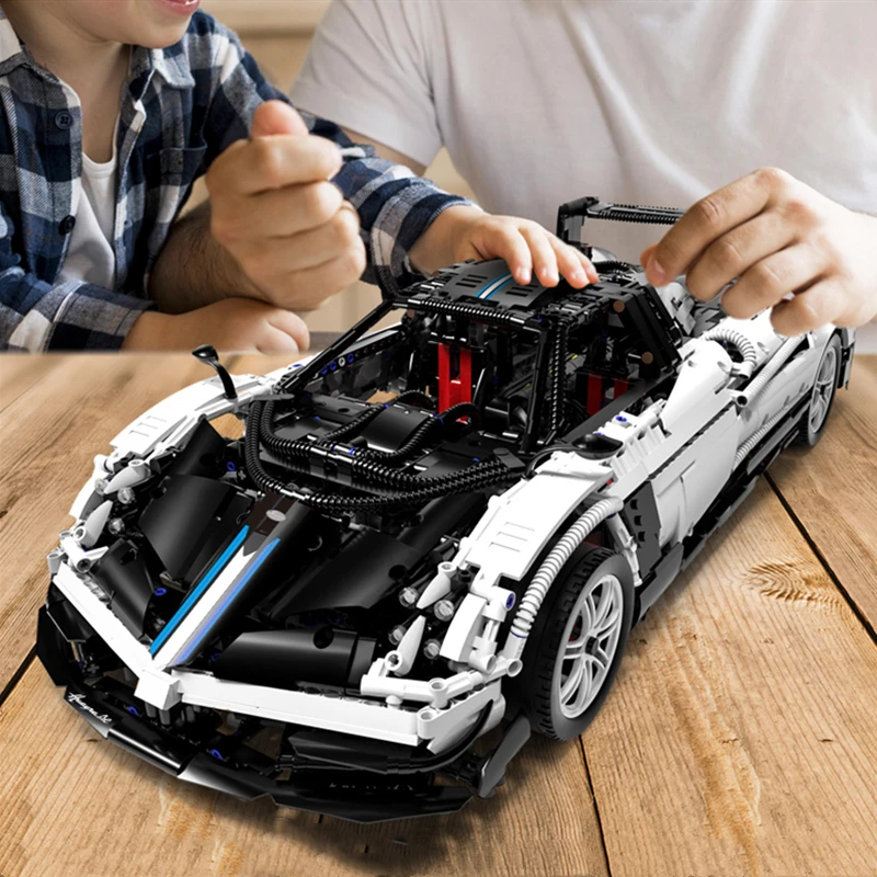 В наличии 97900 Подлинная Новый Huayra BC родстер 1:8 гоночный автомобиль модель