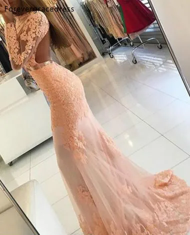 Новейшее платье с длинными рукавами и открытой спиной для выпускного вечера