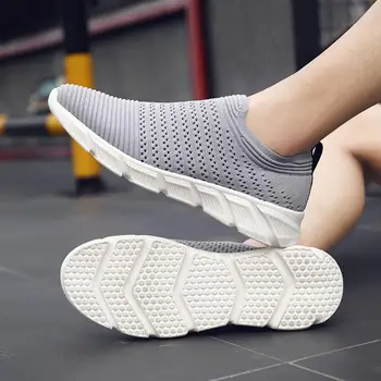 

2020 Spring and Summer Hollow out New Style Couples Fly Knitting Athletic Shoes Breathable Simple Lightweight Foot Covering Runn