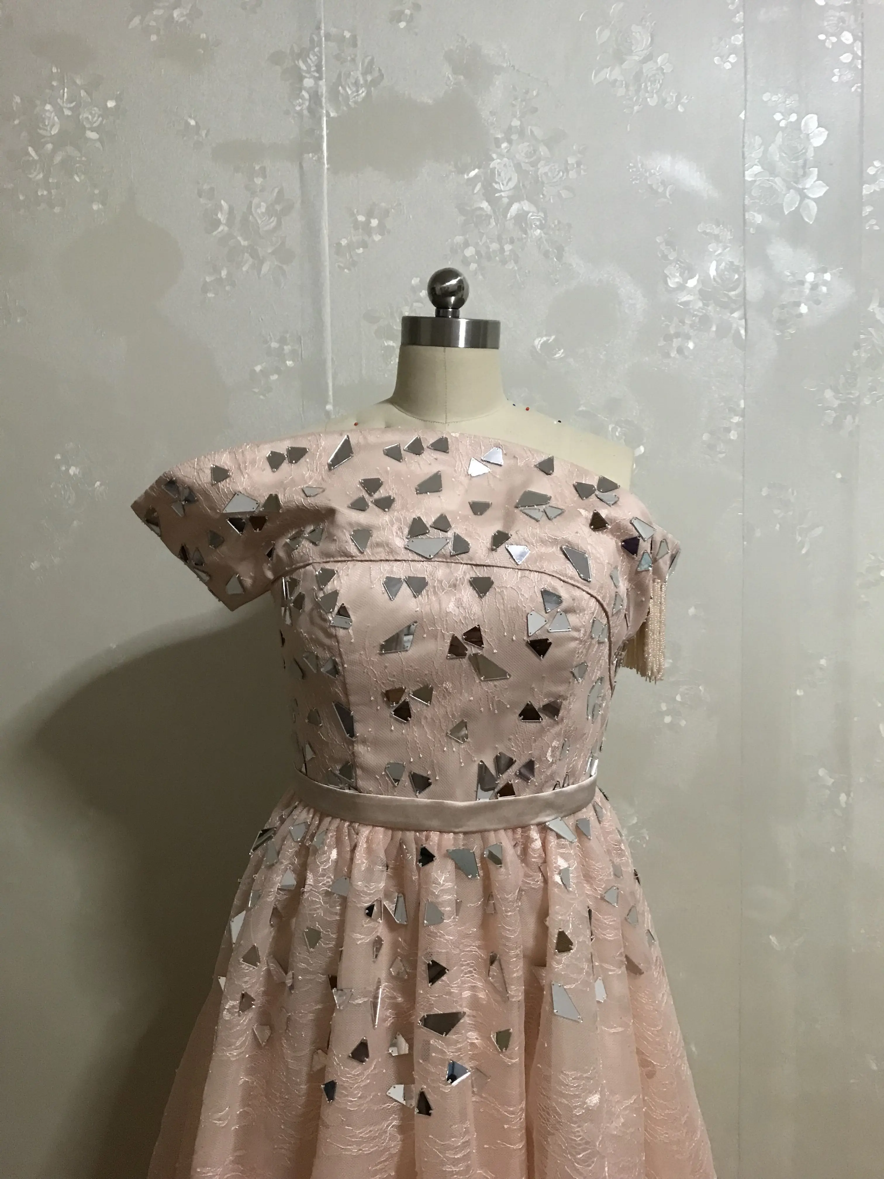 

Cute Spaghetti Strap Short Sleeve Beaded Tassel Mirrors Ball Gown Floor Length Puffy Little Girl Dresses