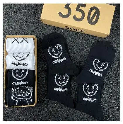 Japanese Cotton Cartoon Pattern Hip Hop Style Breathable Mid Tube Socks Skateboard Socks 4 Pair /box Soft Long Socks for Men 18
