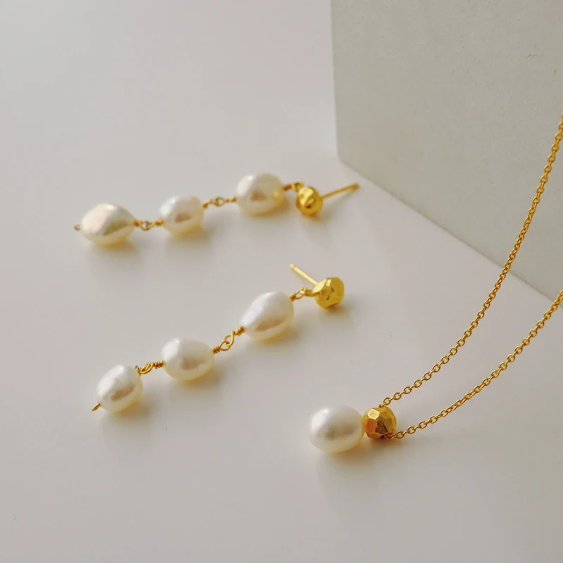 

Brass With 18K Gold Real Fresh Water Pearl Chains Choker Necklace Runway T Show Party Designer Gown Top Ins Japan Korean