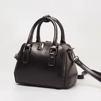 

Single shoulder real leather handbag 2018 new fashion handbags leather zipper retro Wax oil small square bag.