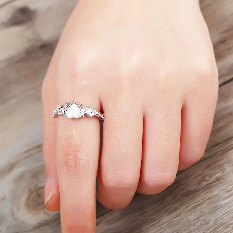 

1set Vintage Ring crystal heart Finger Rings For Women Bohemia Carving Leaf Sliver Rings Charming Fashion Rings