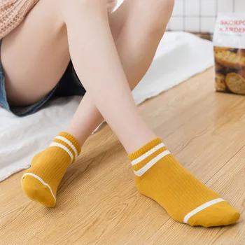 

2020 Funny Cute Japanese High School Girls Cotton Loose Striped Crew Socks Colorful Women Harajuku Designer Retro Short Sock