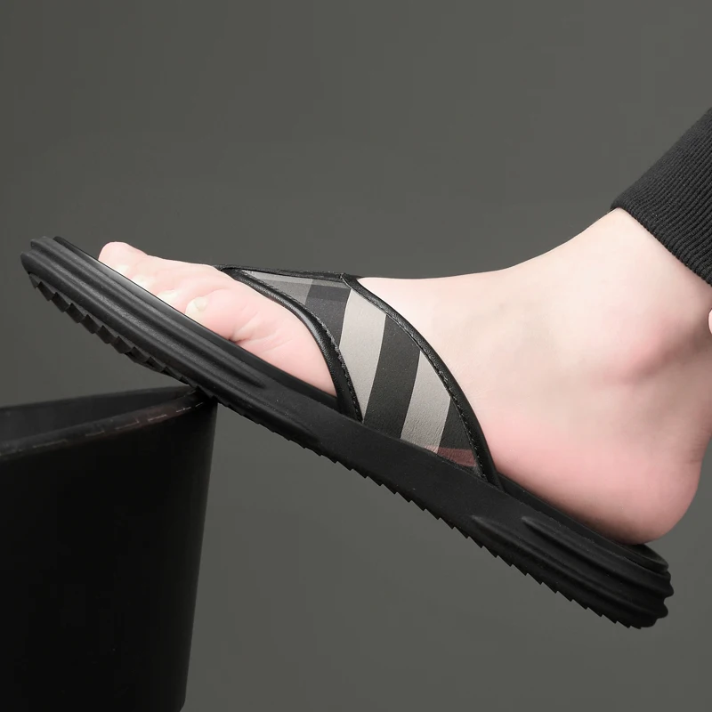 New Summer Men Leather Slippers Handmade Flip Flops Comfortable Breathable Beach Sandals Classic Casual Flats Shoes