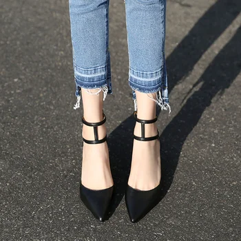 

Comfortable non-slip shallow hollow Korean version of wild high-heeled shoes with thick heels and pointed black women's shoes