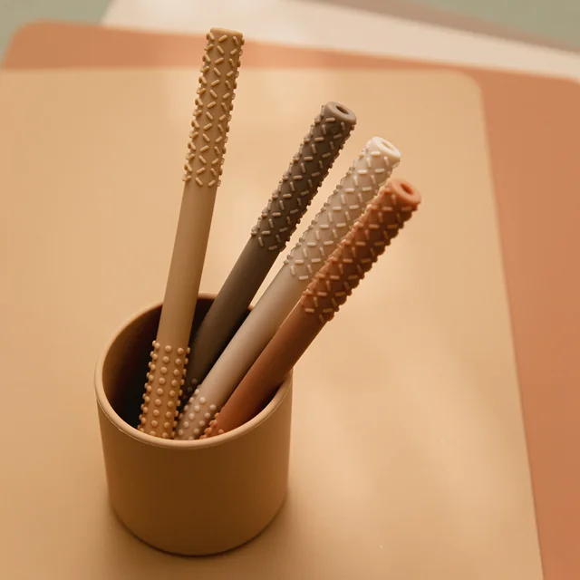 Baby Teether Food Grade Silicone Molar Straw Teething Tube Anti-eating Hand Molar Stick Silicone+Straw Brush Baby Care Teethers 2