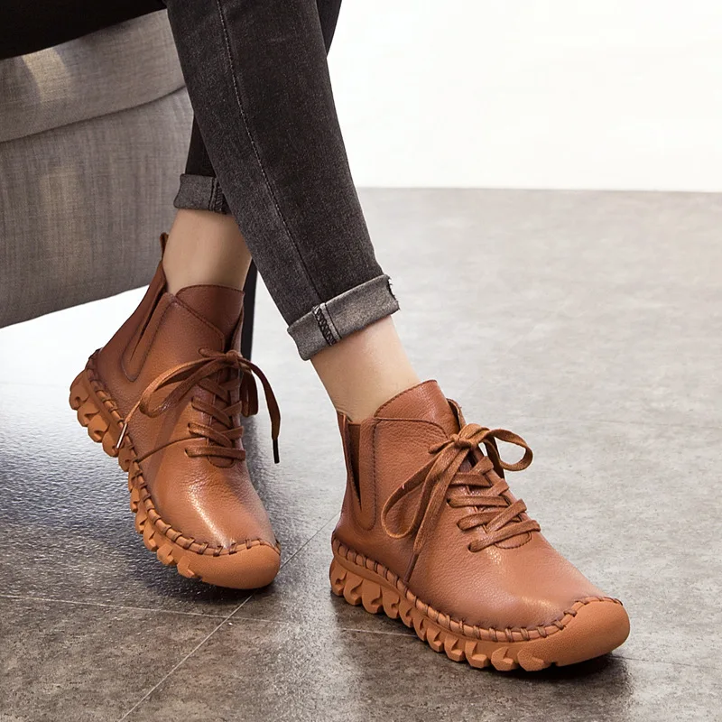 

Autumn and winter new large size ladies leather booties. Casual and comfortable solid color booties plus velvet warm boots