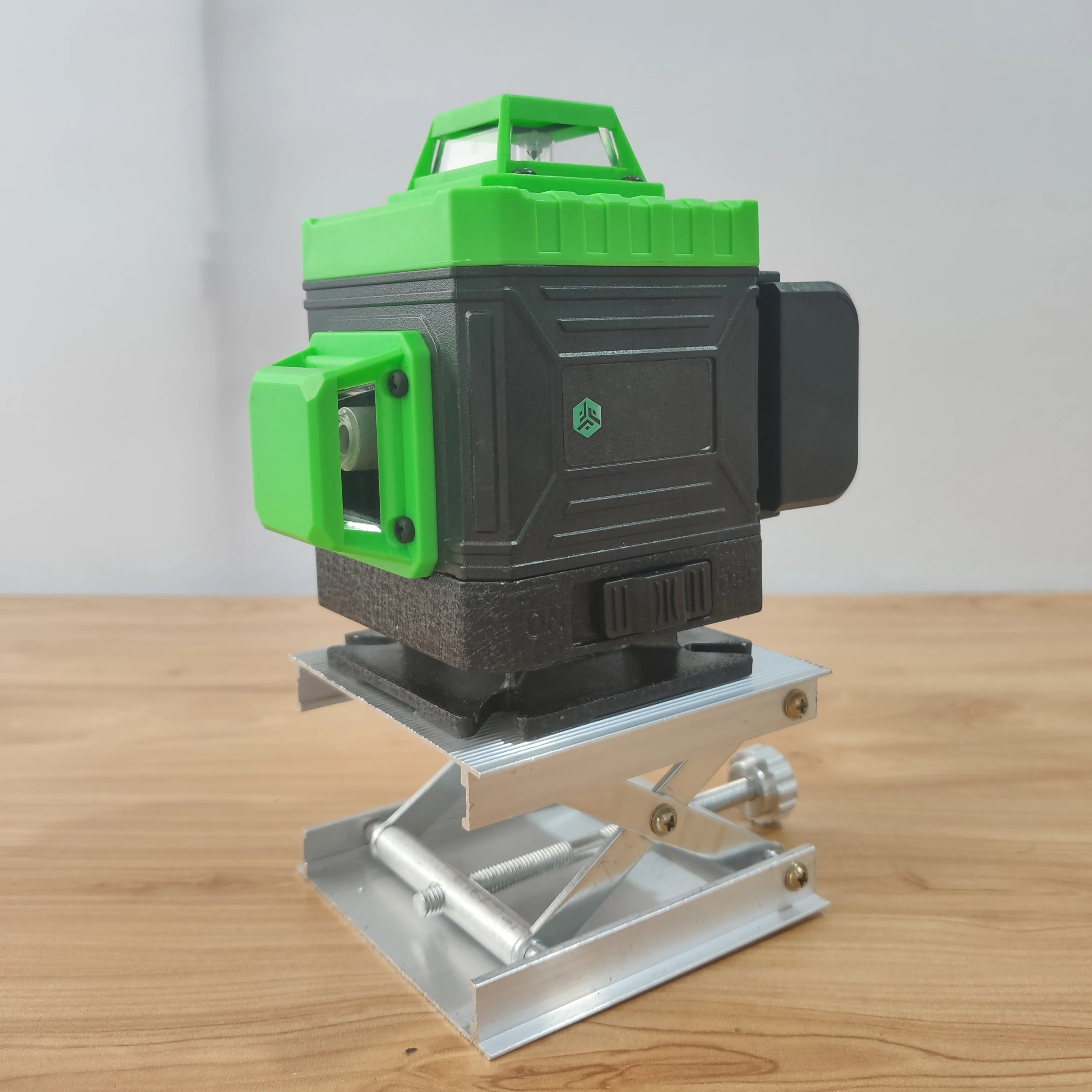 

8/12/16 Lines 3D Green Laser Level Self-Leveling 360 Degrees Horizontal And Vertical Cross Lines Green Laser Line With Battery