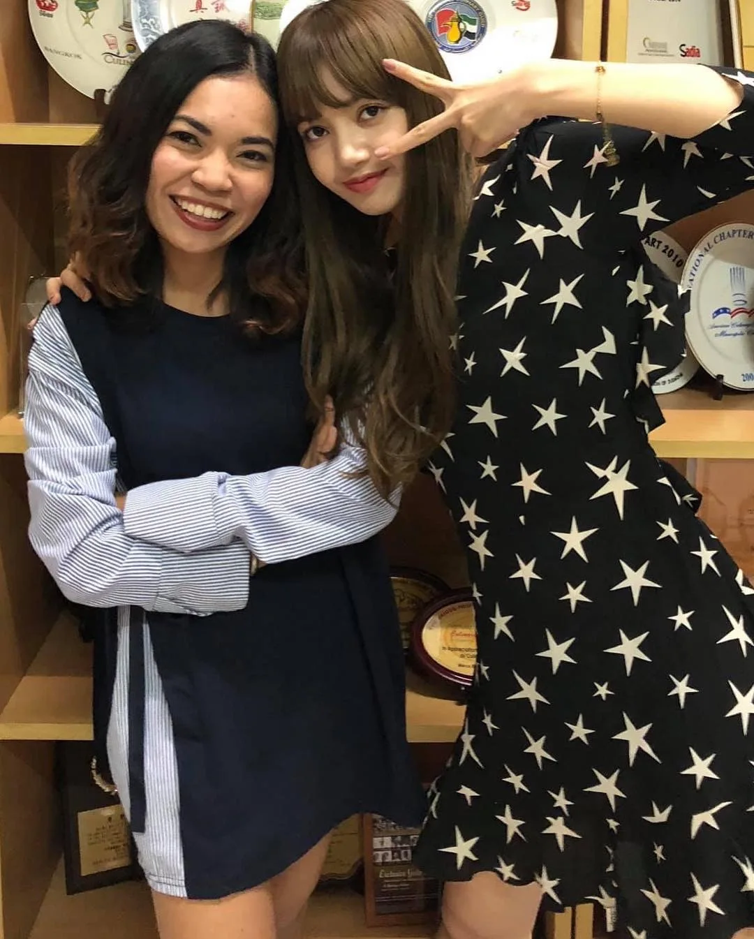 Kpop Черное Шифоновое Платье Lisa в Корейском стиле с принтом пентаграммы, с оборками, черное шифоновое платье, женские летние выходные пляж, сексуальные платья