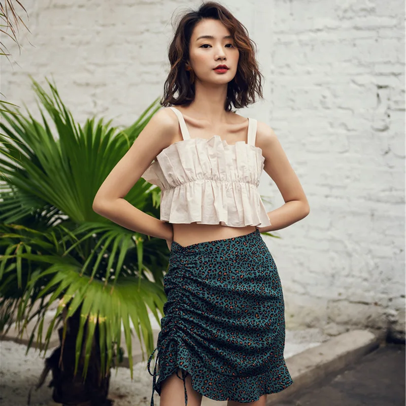 

Summer 2019 New Sexy Pleated Women Tops Off Shoulder Camis Crop Top Women Korean Clothes Women Sleeveless Streetwear Top Mujer