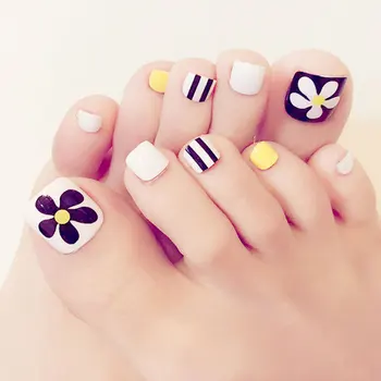 

Black and White Flower Pattern 24 sheet/set Fake False Toenail Press on Tips Black and White Stripes Manicure Foot Wear Nail J36