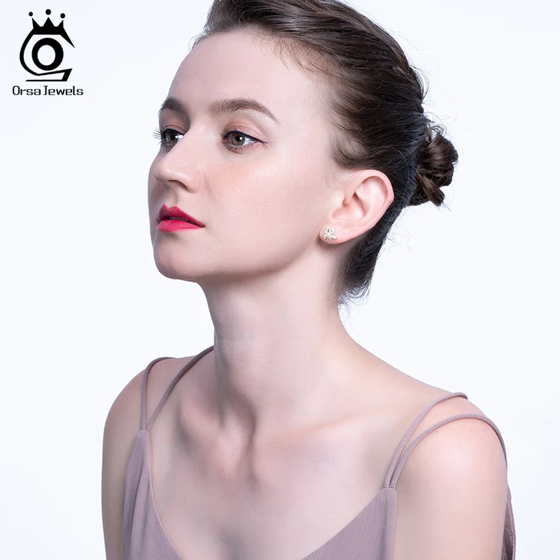 ORSA JEWELS Настоящее S925 Снежинка серьги гвоздики Новые Рождественские тема милые трендовые стерлингового серебра циркония женские ювелирные изделия SE172