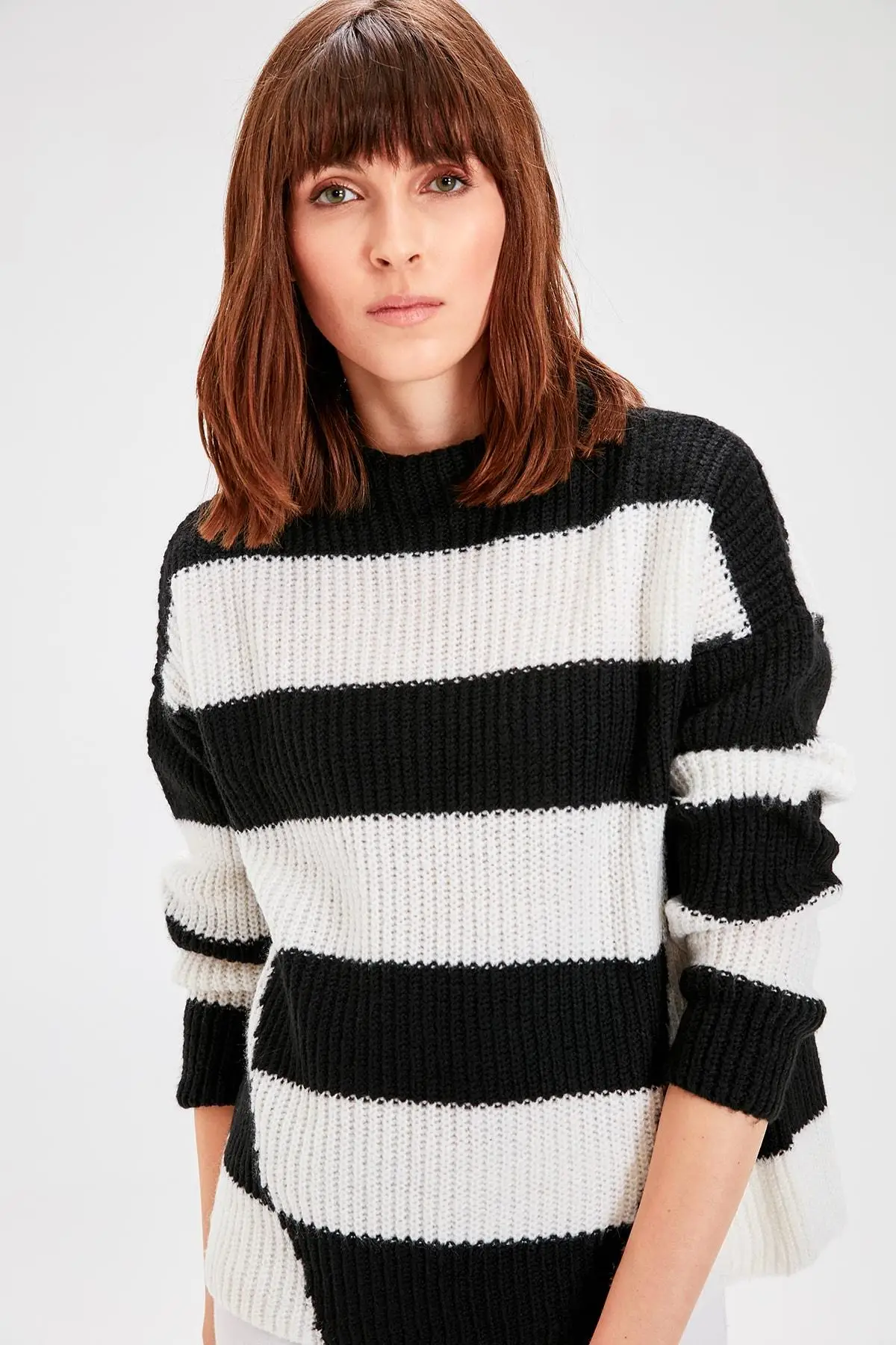 

Trendyol Black With Color Block Sweater Pullover TWOAW20KZ0361