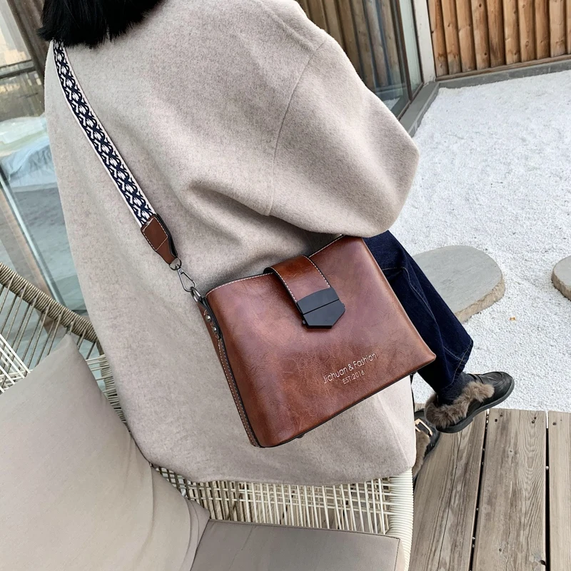 

Fashion Bag Women 2020 Large-capacity Broadband Shoulder Bag Texture Western-style Wild Ins Messenger Bucket