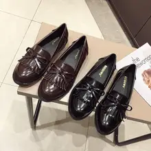 Однотонные кожаные женские туфли-оксфорды с бахромой и круглым носком; лоферы в британском стиле для девочек в стиле ретро с кисточками; женские мокасины