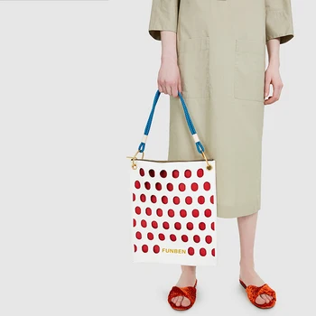 

2020 New Spanish Non-Mainstream Design Fashion Dot Hollow Shoulder Bag Handbag Contrasting Color Tote Bag
