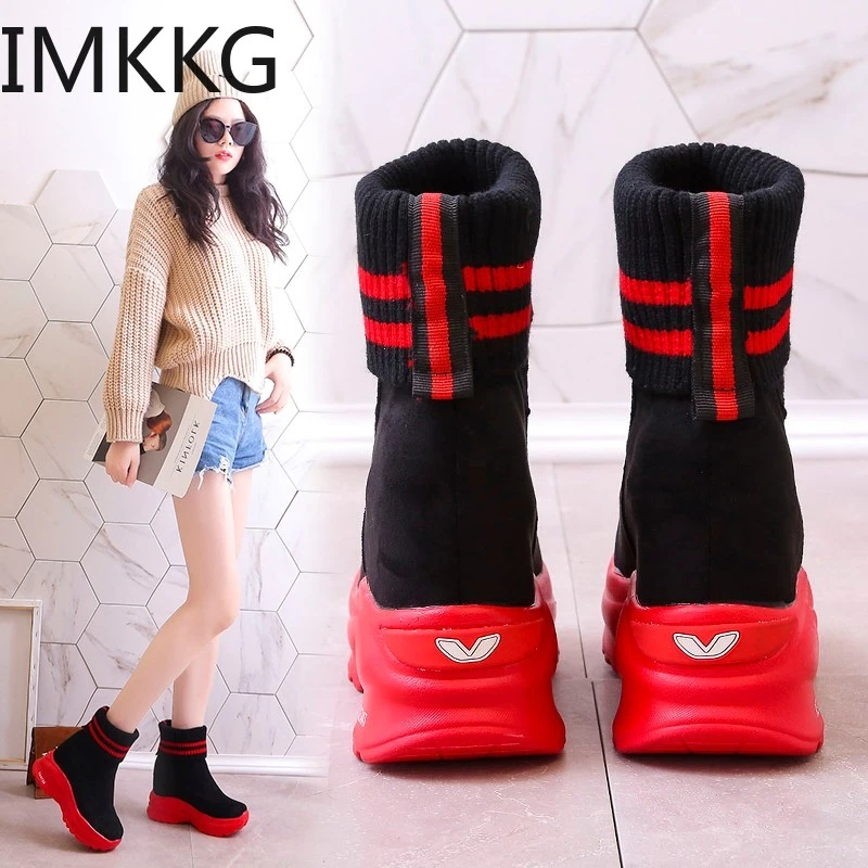 tenis com salto dentro