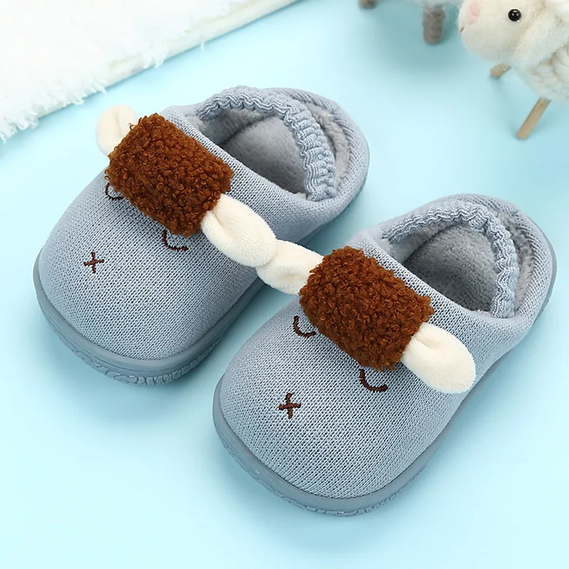 Light Grey Детские тапочки; Зима года; новые теплые детские тапочки; домашние тапочки для маленьких мальчиков и девочек; обувь для малышей; детские тапочки; сезон зима - Цвет: Light Grey