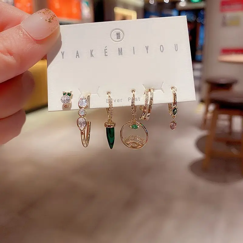 Набор разнообразных серег с малахитовым камнем серьги-подвески зеленым совеньим