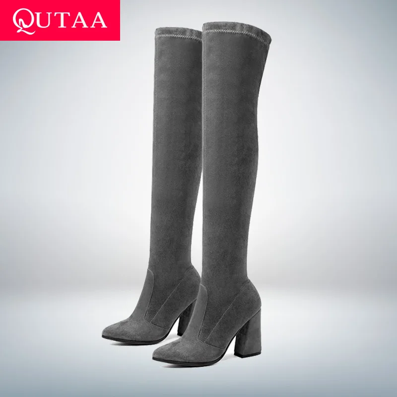 Baratos QUTAA 2020 mujeres sobre la rodilla botas altas moda todo fósforo puntiagudos zapatos de invierno elegante todas las mujeres del partido botas tamaño 34 43