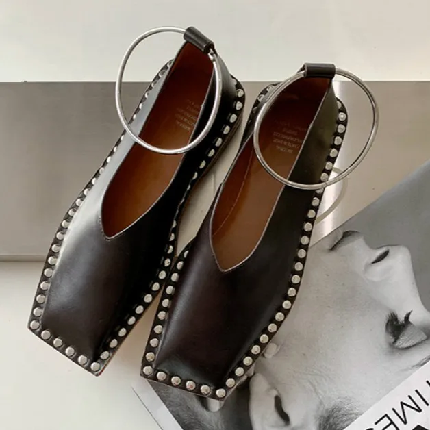 

2020 New Genuine Leather Square Toe Low Pums 22-25 Cm Length Slip-on Women Shoes Designer Fashion Rivet Metal Decoration Shoes