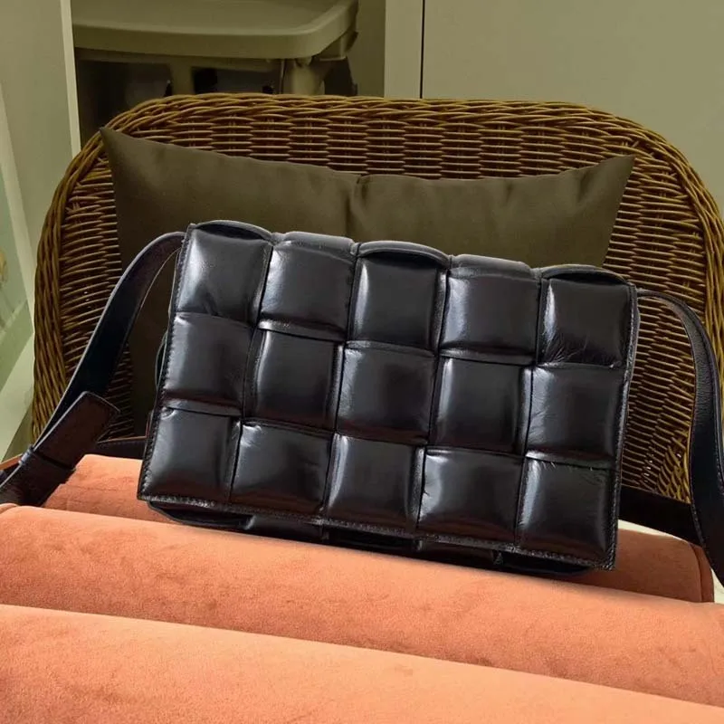 

2019 Cowhide Single Shoulder Span Pillow Winter Day Weave Woman