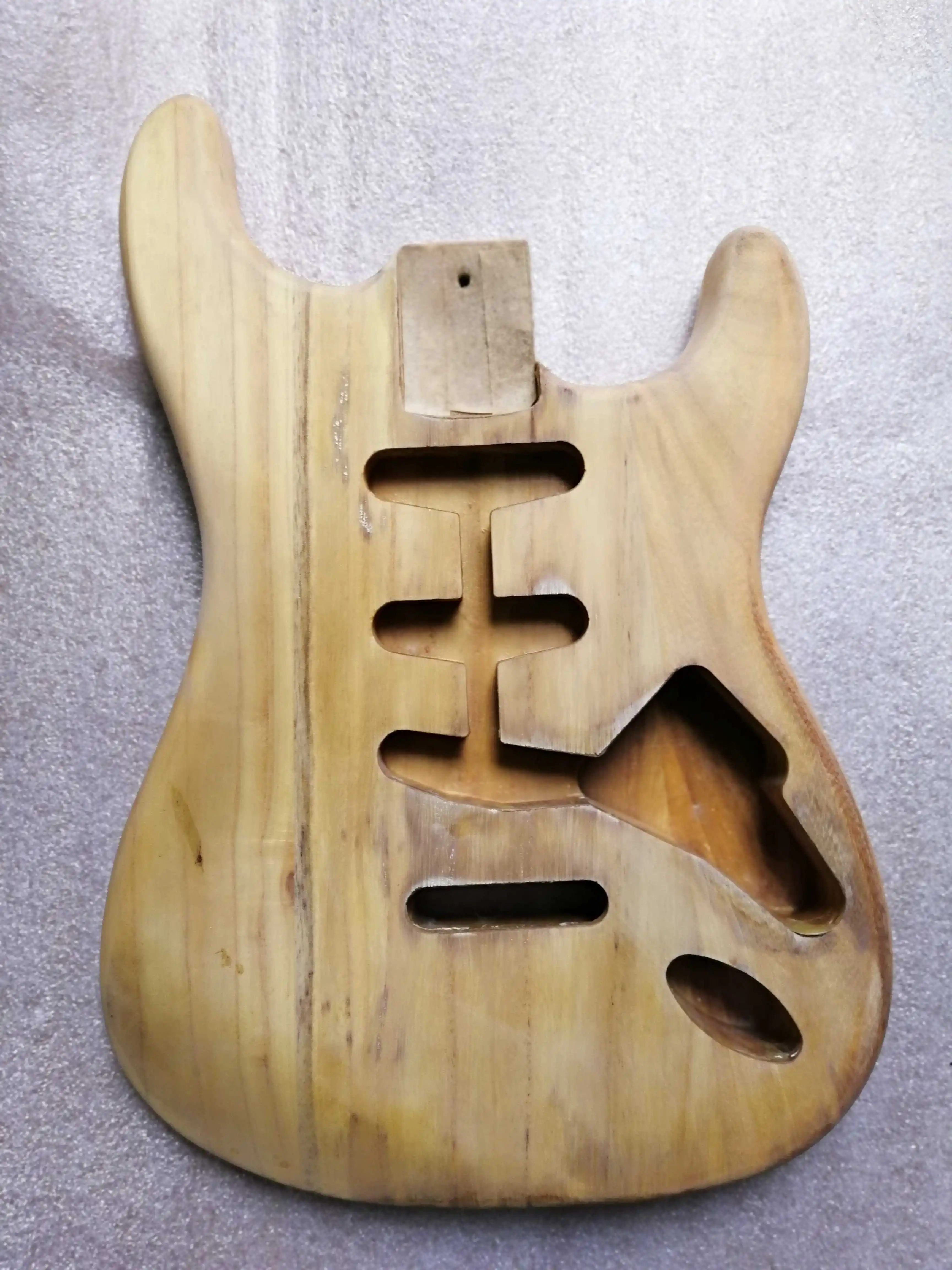 Paulownia wood ST был распылен лаковым корпусом