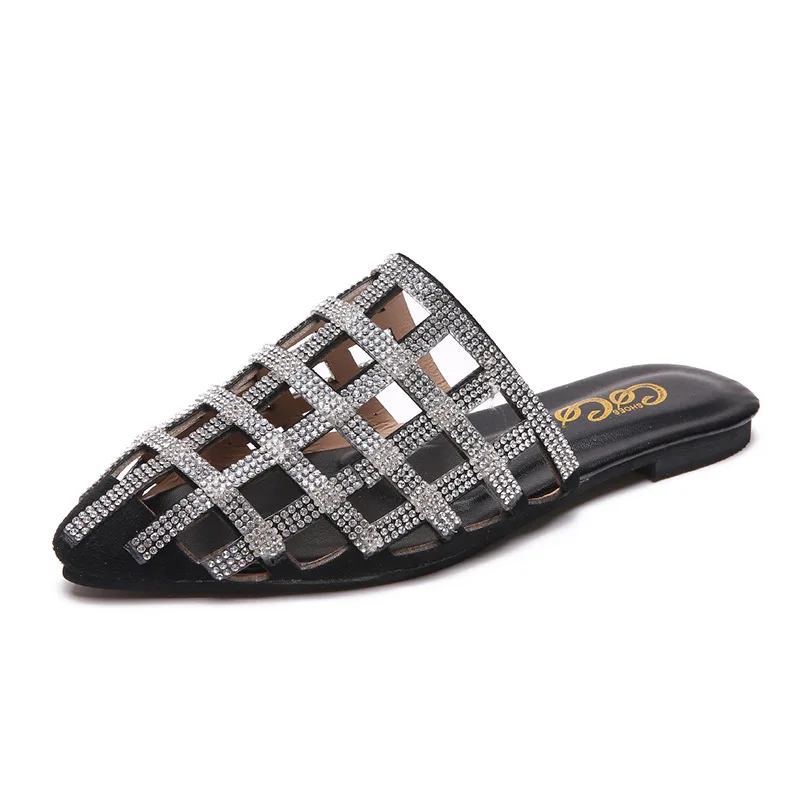 Женские шлепанцы на плоской подошве с вырезами острым носком сезон весна лето