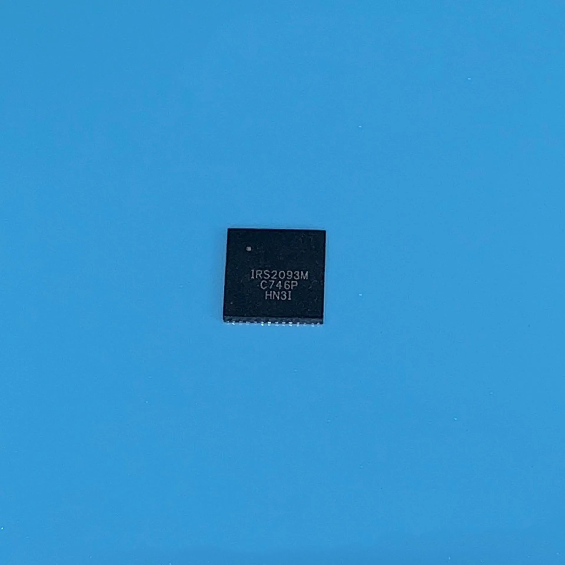 IRS2093 IRS2093M IRS2093MTR IRS2093MTRPBF аудио усилитель QFN чип