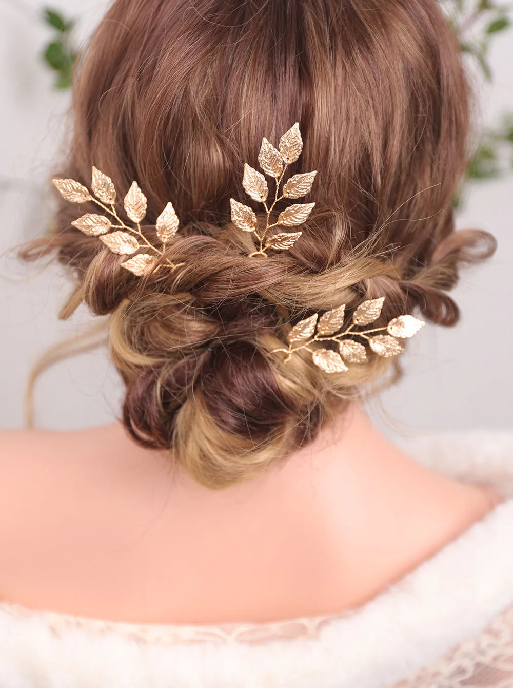 Elegant Golden Hair Pins Banquet Headwear Vintage Leaf Headdress Minimalist Wedding Hair Metal