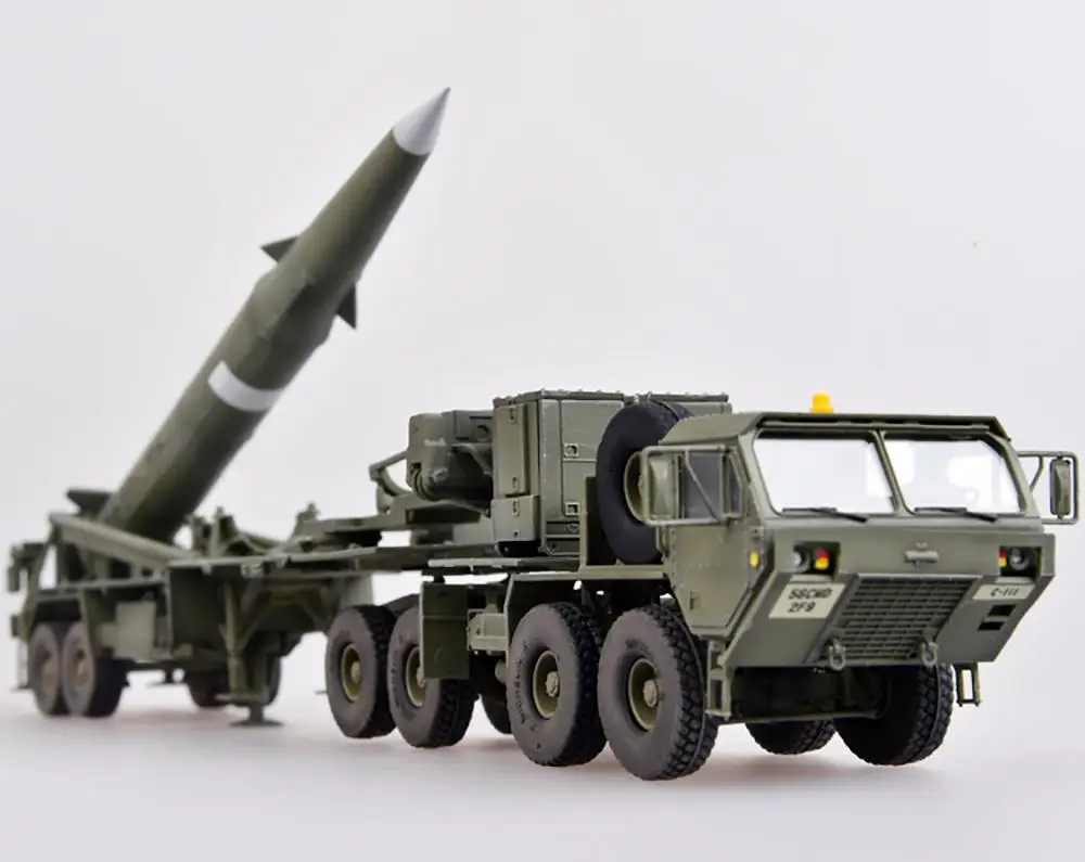 США HEMTT M983 трактор и Pershing II ракета 1/72 Готовая модель сбора