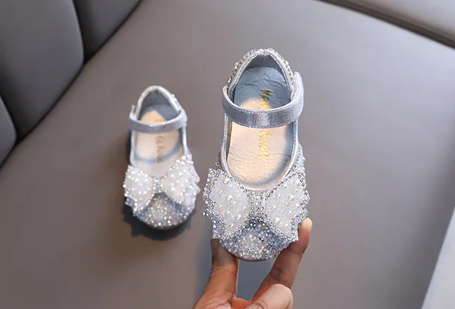 ULKNN Pink Glitter Shoes For Girls Silver Rhinestone Bowtie Doll Shoes For Children Elegant Kids Hook And Loop Leather Shoes Silver