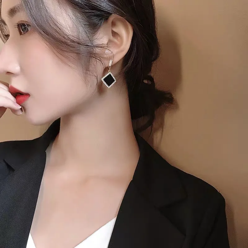 14290091220_896568517