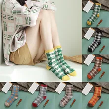 Модные домашние мягкие носки в клетку для женщин и девочек Теплые носки средней длины для сна