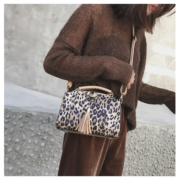

Hong Kong leopard print fashion pillow bag pendant animal hair single shoulder oblique span women's bag